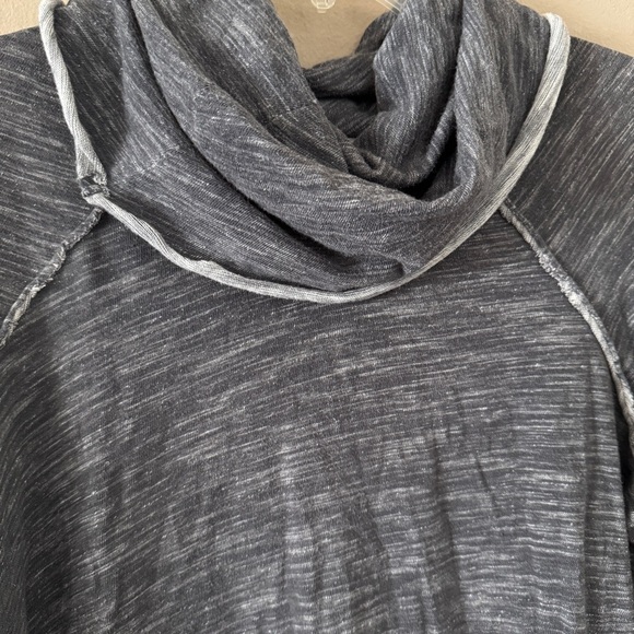 Free People Coccon Cowl Neck Pull over Top size S - Picture 7 of 9
